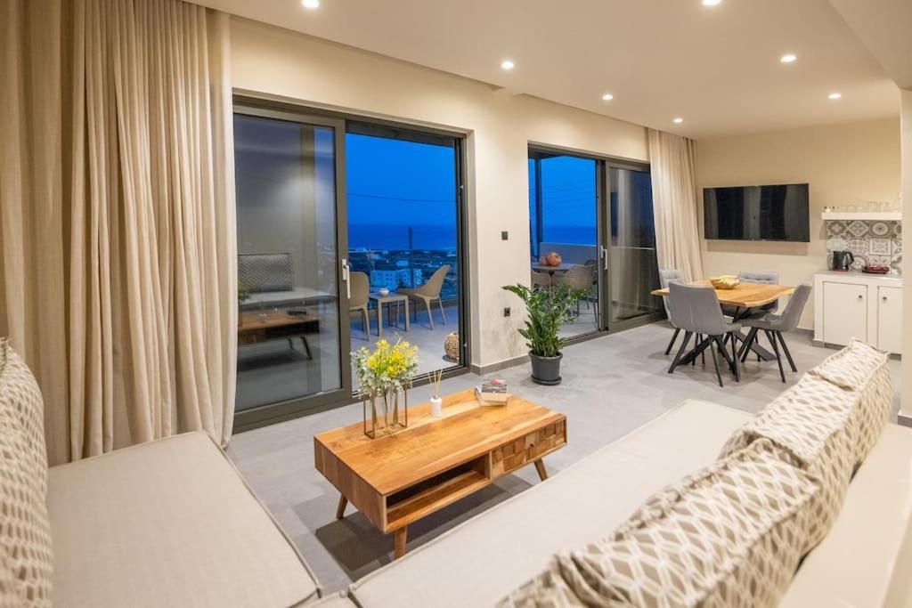 Pearl And Holiday home *